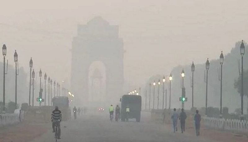 दिल्ली में मंगलवार को पारे में और ज्यादा गिरावट देखी गई है। बता दें कि जम्मू कश्मीर और हिमाचल प्रदेश में कई जगहों पर पारा शून्य के नीचे चला गया।