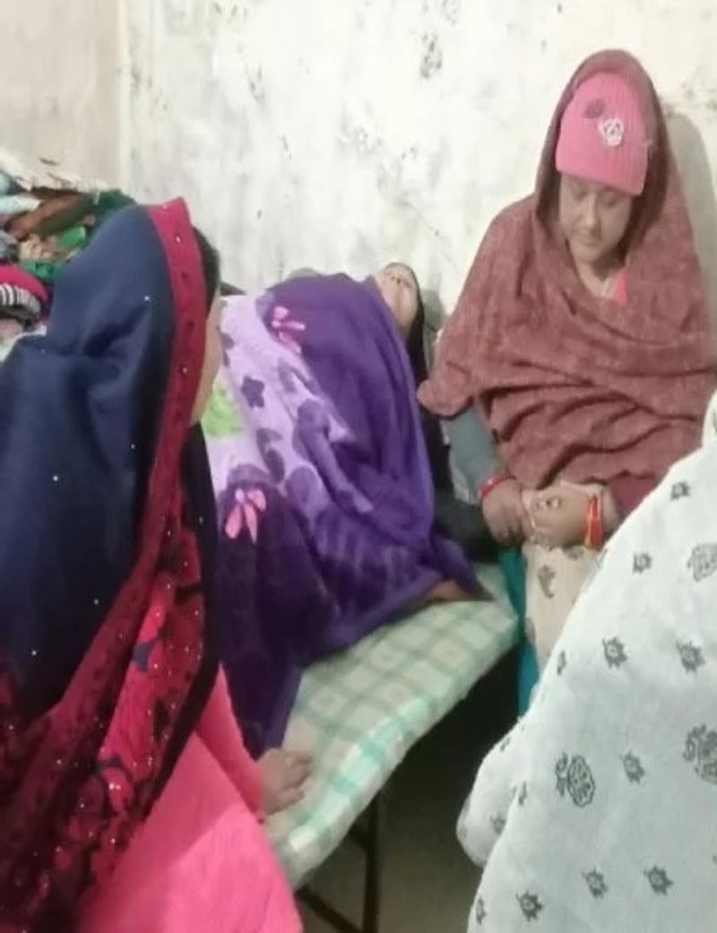 बताते हैं कि घटना के समय योगेंद्र कुमार दिल्ली में थे और उनकी मां घर पर ही थीं। पुलिस के मुताबिक, आरोपी को कोई पछतावा नहीं है। उसने जुर्म भी कबूल कर लिया है।