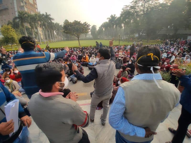 nurses protest in delhi aiims