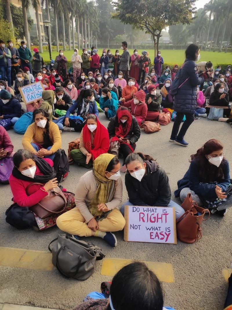 nurses protest in delhi aiims