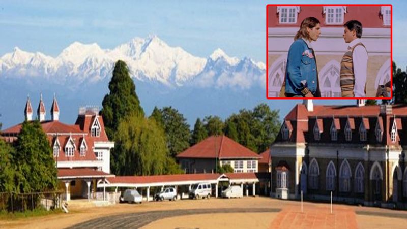 शाहरुख खान की फिल्म मैं हूं ना का कॉलेज जिसमें सुष्मिता सेन टीचर थी, असल में वो दार्जीलिंग का सेंट पॉल स्कूल है।