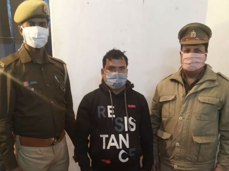 अनुराग और युवती की तीन साल पहले एक कोचिंग सेंटर में मुलाकात हुई थी। जहां दोनों एक साथ पढ़ाई करते थे। इसी दौरान दोनों के बीच नजदीकियां हुई, जो धीरे-धीरे प्यार में बदल गईं।
