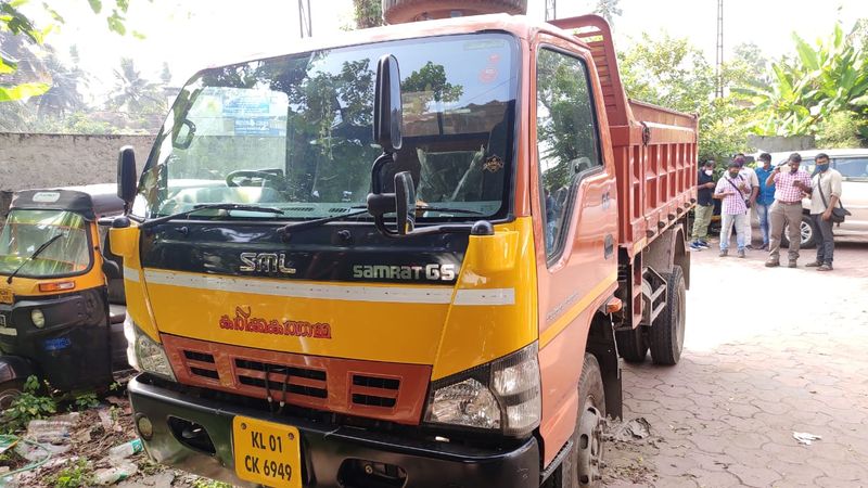 journalist S v Pradeep s death the driver and vehicle in coustady