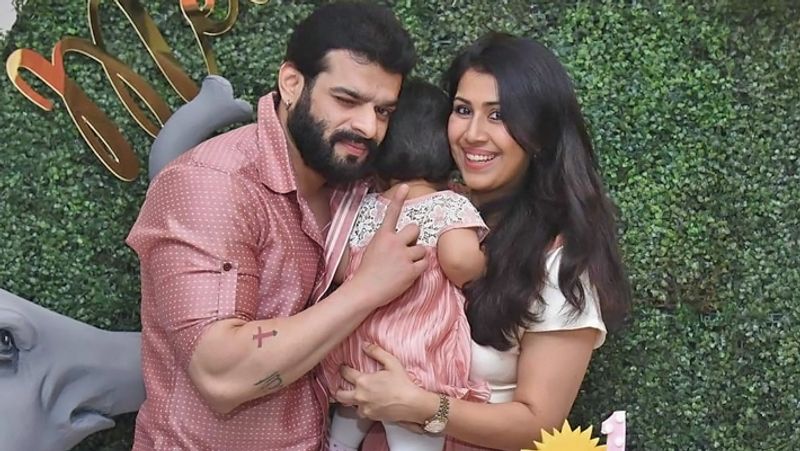 बता दें कि अंकिता भार्गव पिछले साल दिसंबर में ही बेटी मेहर की मां बनीं। बेटी के जन्म के करीब 12 दिन बाद कपल ने उसकी पहली झलक दिखाई थी। बेटी की फोटो शेयर करते हुए करण ने लिखा- मैरी क्रिसमस, रब दी मेहर। 