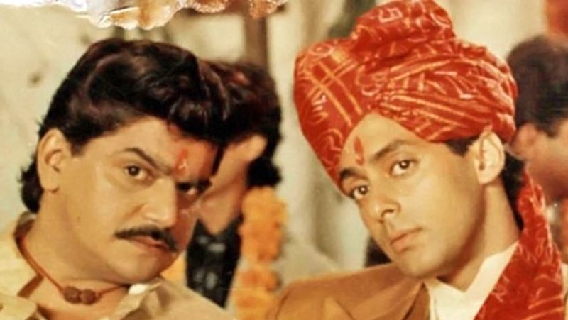 आखिरी बार इस फिल्म में दिखे थे : लक्ष्मीकांत बर्डे आखिरी बार जुलाई, 2004 में रिलीज हुई फिल्म 'मेरी बीवी का जवाब नहीं' में नजर आए थे। इसमें उनके साथ अक्षय कुमार और श्रीदेवी ने भी काम किया था। लक्ष्मीकांत ने फिल्म में इंस्पेक्टर प्रकाश का रोल निभाया था। 