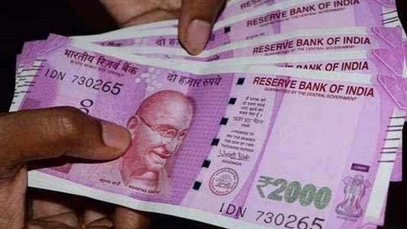 पीपीएफ (PPF) में निवेश, उस पर मिलने वाला ब्याज और मेच्योरिटी पीरियड पूरा होने पर मिलने वाली रकम, तीनों पूरी तरह से टैक्स फ्री है। पीपीएफ अकाउंट 15 साल के बाद मेच्योर होता है। इसमें मेच्योरिटी के बाद भी उसे आगे बढ़ाने का मौका मिलता है। (फाइल फोटो)