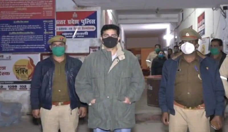 विरोध किया तो उसे बुरी तरह पीटा। पीड़िता का कहना है कि पिटाई से वह बेहोश हो गई थी। जब होश आया तो कर्नल से उसके पति की लड़ाई हो रही थी।
