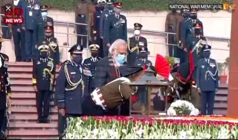 The Prime Minister, Chief of Defence Staff and Tri-Service Chiefs laid a wreath and paid homage to the fallen soldiers.