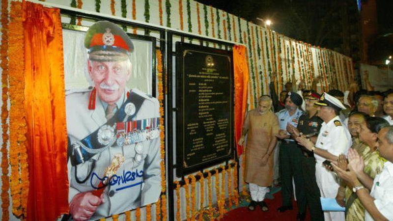 1971 में पाकिस्तान के दो टुकड़े कर दिए
दिसम्बर 1971 में सैम के सामने पाकिस्तान की करारी हार हुई तथा बांग्लादेश का निर्माण हुआ। उनके देशप्रेम के चलते उन्हें 1972 में पद्मविभूषण तथा 1 जनवरी 1973 को फील्ड मार्शल के पद से सम्मानित किया गया।