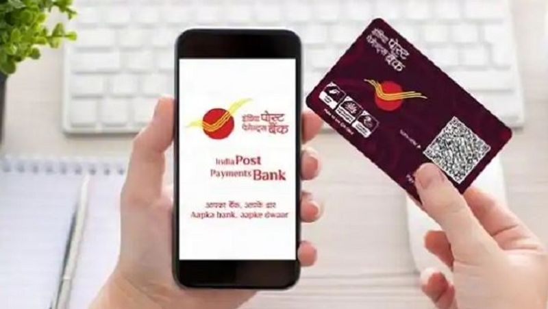 देश में 1.35 लाख पोस्ट ऑफिस ग्रामीण क्षेत्रों में स्थित हैं। ये पोस्ट ऑफिस भी 'डाकपे' (DakPay) ऐप के जरिए लोगों को ऑनलाइन सेवा दे सकेंगे। इस ऐप के जरिए घर में बैठ कर खाते खोले जा सकते हैं। बता दें कि इंडिया पोस्ट पेमेंट्स बैंक (IPPB) फिलहाल 13 भाषाओं में अपनी सेवाएं दे रहा है। (फाइल फोटो)