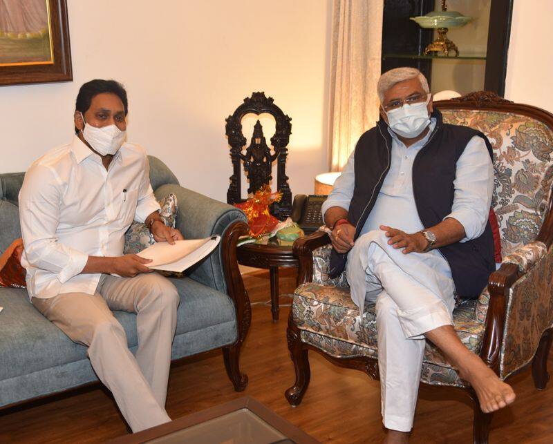 AP CM Jagan meeting with central minister gajendra singh shekawath