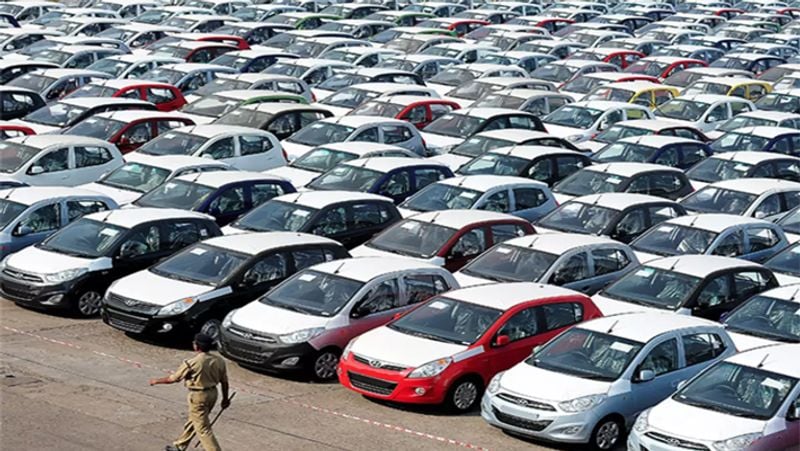 कई कंपनियां ऐलान कर चुकी हैं कि नए साल में वह अपनी कारों के रेट बढ़ाने वाली है। इसलिए अगर आपका कार खरीदने का मन है तो इस साल के खत्म होने से पहले गाड़ी खरीदना अच्छा ऑप्शन है।