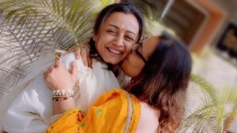 इंडस्ट्री में नेपोटिज्म पर शिल्पा ने अपनी राय रखते हुए कहा - मुझे नहीं लगता कि अगर कोई बच्चा अपने पिता या मां के जैसा करियर चुन रहा है तो इसमें कुछ गलत है। भारत में तो ऐसा ही होता आया है। डॉक्टर का बेटा डॉक्टर, लॉयर का बेटा लॉयर, टीचर का बेटा टीचर, ज्वेलर का बेटा ज्वेलर, एक्टर का बेटा एक्टर बनता है। उनके लिए ये जर्नी थोड़ी आसान हो आती है, लेकिन इसका ये मतलब नहीं है कि उन्हें सफलता सिर्फ और सिर्फ उसी इंडस्ट्री में ही मिलेगी।