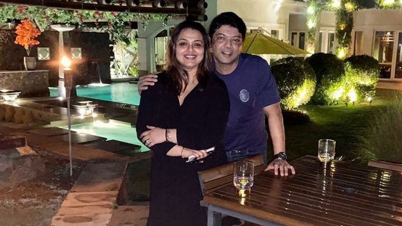 एक इंटरव्यू में उन्होंने बताया था - 2000 में शादी होने के बाद मेरे पति और मैं पांच साल तक लॉन्ग डिस्टेंस में रहे। फिर मैं दुबई चली गई। वहां परिवार के साथ खुश रहने लगीं पर अपने काम को बहुत मिस करती थीं क्योंकि सिर्फ एक्टिंग नहीं पर काम, तो मैंने दो टीवी सीरियल्स किए।