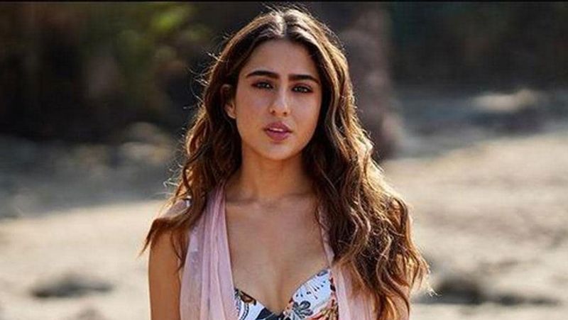 सारा ने अपने इंटरव्यू में खुलासा किया है कि लॉकडाउन में उनके लिए घर पर रहना कितना मुश्किल हो गया था और अब वापस शूटिंग सेट पर आकर काफी अच्छा लग रहा है। 