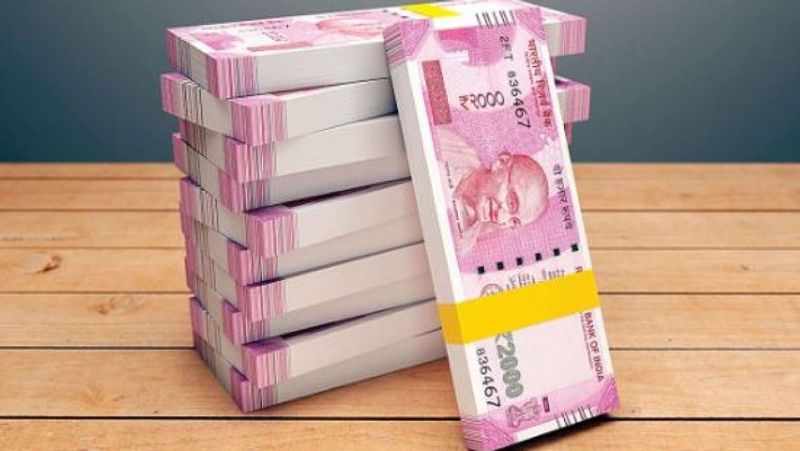 एलआईसी (LIC) की जीवन अक्षय पॉलिसी में सिर्फ एक बार प्रीमियम देकर जीवन भर हर महीने 20 हजार रुपए की पेंशन ली जा सकती है। एलआईसी की जीवन अक्षय स्कीम में एकमुश्त राशि के भुगतान पर निवेशकों को एन्युटी के 10 उपलब्ध विकल्पों में से किसी एक को चुनने की सुविधा मिलती है। (फाइल फोटो)