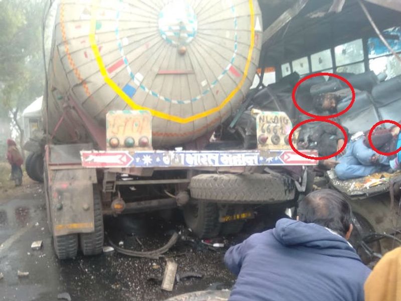 गैस लेकर अलीगढ़ की तरफ से मुरादाबाद जा रहा था जबकि सरकारी बस मुरादाबाद से अलीगढ़ जा रही थी। मानकपुर की मढैया के निकट कैंटर ने गन्ना लदी ट्राली से साइड लिया।

