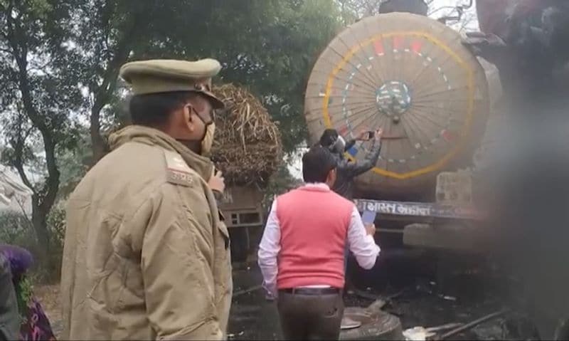 हादसे की सूचना जब मरने वालों और घायलों के स्वजनों को मिली तो वे बदहवास हो गए। एक पल के लिए उन्हें समझ नहीं आ रहा था कि वे क्या करें। स्वजनों का रोना देखकर दिलासा देने वालों की भी आंखें नम हो जा रहीं थीं। एक ही झटके में कई परिवारों पर दुखों का पहाड़ टूट पड़ा।
