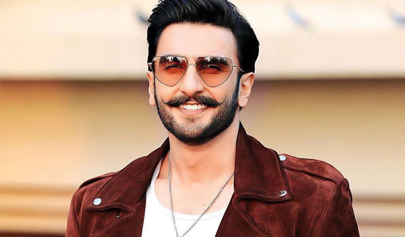 <p style="text-align: justify;">এই খবর মুহূর্তে ছড়িয়ে পড়ে, আর নেট দুনিয়ায় ভাইরাল হয়ে ওঠেন শাহিদ কাপুর। যদিও তাঁর মতে কথা রাখেনি স্টার। </p>