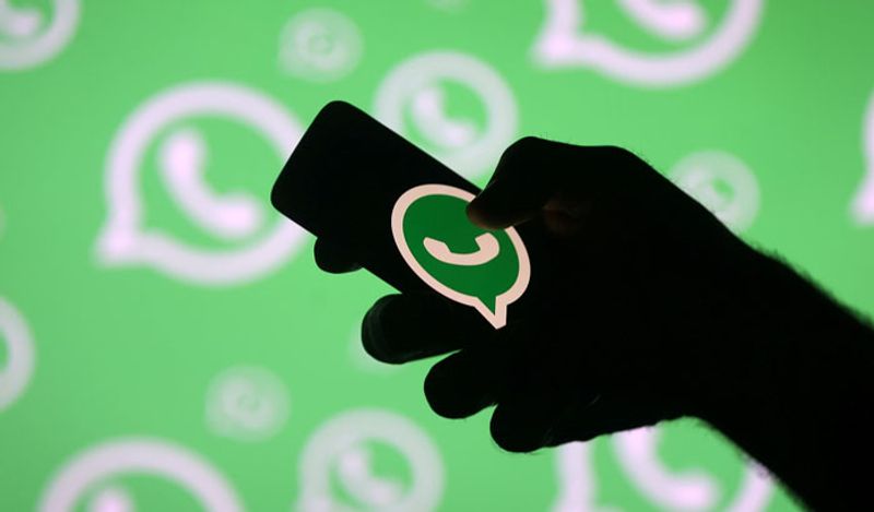 अब नई खबर ये है कि 1 जनवरी से कई स्मार्टफोन्स में WhatsApp बंद कर दिया जाएगा। साल की शुरुआत में ही इन फ़ोन्स में WhatsApp चलना बंद हो जाएगा। 