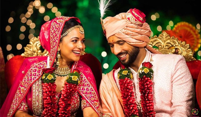 पुनीत पाठक और निधि मुनि की मुलाकात डांस रियलिटी शो 'झलक दिखला जा' में हुई थी और इसी साल अगस्त में उनकी सगाई हुई थी। 11 दिसबंर को पुनीत और निधि ने लोनावला में एक रिजॉर्ट में शादी की थी और शादी की रस्में दो दिनों तक चली थी।