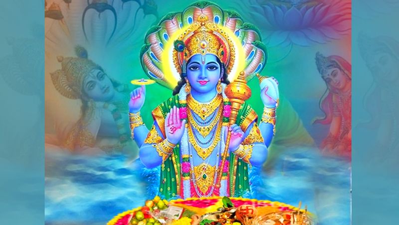 करें भगवान विष्णु का पूजन
खरमास के प्रतिनिधि आराध्य देव भगवान विष्णु हैं, इसलिए इस माह के दौरान भगवान विष्णु की पूजा नियमित रूप से करना चाहिए। साथ ही विष्णु एवं शालिग्राम का पंचामृत से अभिषेक करना चाहिए। भगवान को साज-सज्जा से सुसज्जित कर उन्हें विशेष पकवानों का भोग लगाना चाहिए। प्रभु का नाम स्तवन कर कीर्तन तथा ‘ओम नमो भगवते वासुदेवाय‘ इस मंत्र का प्रतिदिन जप करना चाहिए। तीर्थ में जाकर दान स्नान तथा सूर्य अर्घ देना चाहिए। इस मास में तुलसी की पूजा का भी अधिक महत्व माना गया है। प्रातः जल्दी उठकर तुलसी में दीपक एवं जल से पूजन करना चाहिए और तुलसी की माला से ही भगवान विष्णु के मंत्र का जाप करना चाहिए।
