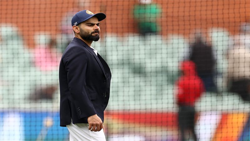 इस बीच पहले टेस्ट मैच की कप्तानी तो विराट कोहली संभालेंगे, लेकिन इस मैच के बाद वह इंडिया वापस आ जाएंगे। ऐसे में टीम की जिम्मेदारी अजिंक्य रहाणे के हाथों में रहेगी।