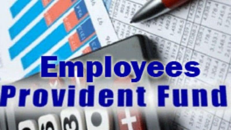 ईपीएफओ (EPFO) के लिए निर्णय लेने वाले शीर्ष निकाय केंद्रीय न्यासी बोर्ड (CBT) की मार्च में हुई बैठक में 2019-20 के लिए ईपीएफ पर 8.5 फीसदी ब्याज दर को मंजूरी दी गई थी। केंद्रीय न्यासी बोर्ड (CBT) की मार्च में हुई बैठक में 8.5 प्रतिशत के ब्याज देने की प्रतिबद्धता को पूरा करने का फैसला किया गया था। इसके साथ ही केंद्रीय न्यासी बोर्ड ने तय किया था कि 8.5 प्रतिशत के ब्याज को दो किस्तों 8.15 प्रतिशत और 0.35 प्रतिशत में अंशधारकों के खातों में डाला जाएगा। (फाइल फोटो)