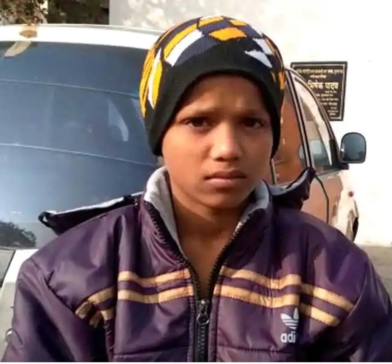 अब बच्चा चाइल्ड एंड वुमैन वेलफेयर डिपार्टमेंट के देख रेख में है। शहर कोतवाली पुलिस ने बच्चे को ठंड से बचने के लिए गर्म कपड़े और जूते देकर बच्चे की परवरिश करने का बीड़ा उठाया है।