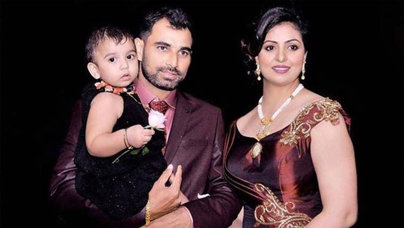 गौरतलब है कि साल 2018 में हसीन जहां ने शमी पर यौन शोषण और घरेलू हिंसा के आरोप लगाए थे जिसके बाद से दोनों के रिश्ते में खटास आई और अब दोनों एक-दूसरे से अलग रह रहे हैं। मोहम्मद शमी सोशल मीडिया के जरिए ही बेटी आयरा को देख लेते है।