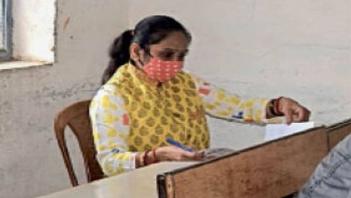 BSP mla rambai Student took the 10th class exam IN damoh KPR BSP mla rambai Student took the 10th class exam IN damoh KPR