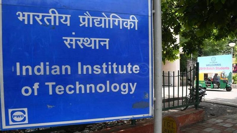 ये प्लेसमेंट ऑफर आईआईटी बॉम्बे, कानपुर और दिल्ली के स्टूडेंट्स को मिले हैं। इनके अलावा, दूसरे भारतीय प्रौद्योगिक संस्थानों के स्टूडेंट्स को भी दुनिया की जानी-मानी कंपनियों ने हायर किया है। जानें आईआईटी ग्रैजुएट्स को 1 करोड़ रुपए से भी ज्यादा का पैकेज देने वाली कंपनियों के बारे में।