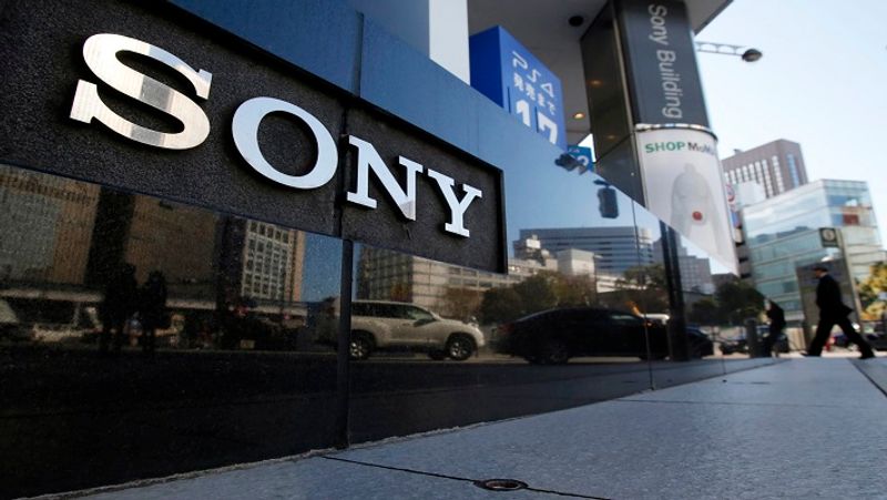 सोनी कॉरपोरेशन (Sony Corporation) ने आईआईटी बॉम्बे और आईआईटी खड़गपुर के ग्रैजुएट्स को 1 करोड़ रुपए से ज्यादा पैकेज का जॉब ऑफर किया है। आईआईटी बॉम्बे ने एक प्रेस रिलीज में यह जानकारी दी कि सोनी ने स्टूडेंट्स को 1 करोड़ से ज्यादा का पैकेज ऑफर किया।