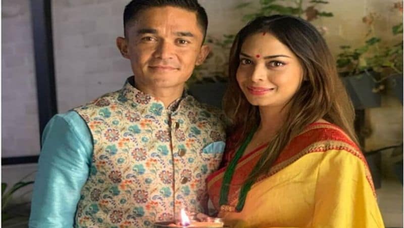 अपने रिश्ते के बारे में बात करते सुनील हमेशा कहते हैं कि, 'जब मेरे पास कुछ नहीं था तब सोनम मेरे साथ थी। जब मैं पहली बार जीता तब वह मेरे साथ थी, मेरी पहली हार में वह मेरे साथ थी। मैं उनके बिना अपनी जिंदगी के बारे में नहीं सोच सकता। वहीं, सोनम कहती हैं कि मैं आज भी उनकी सबसे बड़ी फैन हूं।'