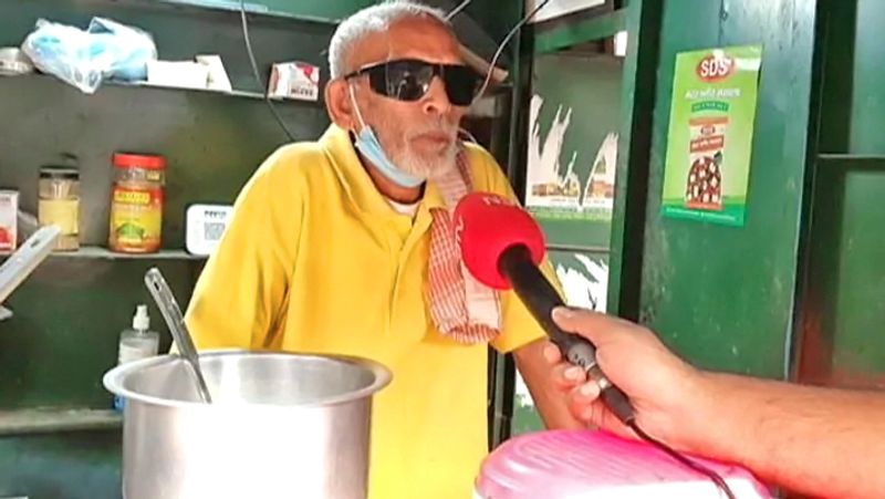 एक वक्त तो ऐसा भी आया कि जब बाबा का ढाबा का मटर पनीर, चावल और रोटी पूरी दिल्ली के ढाबों पर भारी पड़ गया था। कुछ खाने वाले, कुछ फोटो खिंचवाने वाले और कुछ दया और दान के नाम पर सेल्फी लेने वाले मालवीय नगर के फुटपाथ पर बने इस छोटे से ढाबे पर भीड़ लगाए रहते थे। 