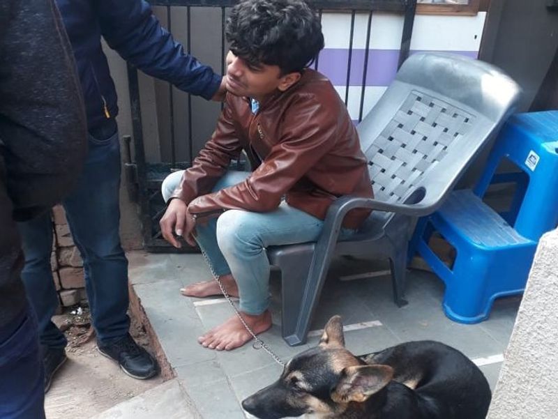 पुलिस की जांच में एक लेटर भी मिला, जो वारदात के बाद प्रेमी के कहने पर बेटी ने लिखे थे। इस लेटर के जरिए बेटी ने पिता पर गंभीर आरोप लगाए थे। पुलिस को लेटर मिलने के साथ ही इस बात का शक हो गया था कि यह लेटर केस को गुमराह करने के लिए लिखा गया है। इसलिए उसने शुरू से ही इस बात को फर्जी बताया था।
