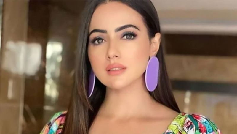 <p>বিয়ের পর ঠিক এমন ভাবেই জীবনটাকে উপভোগ করছেন সানা। অর্থ তাঁর কাছে এখন কোনও বাধাই নয়। </p>