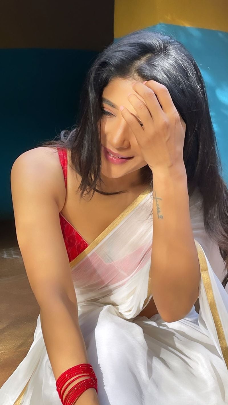 Bigg boss fame Sakshi agarwal Over hotness photo shoot