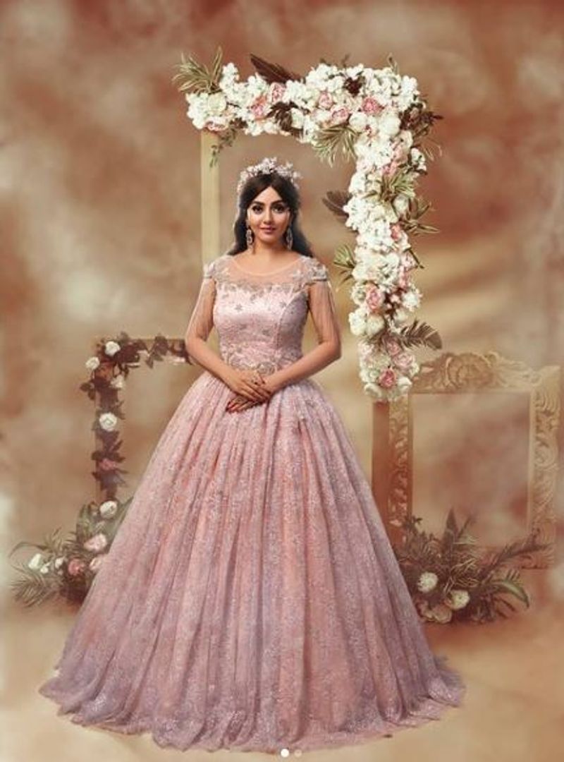 nayagi serial actress vidya pradeep angel look photo shoot