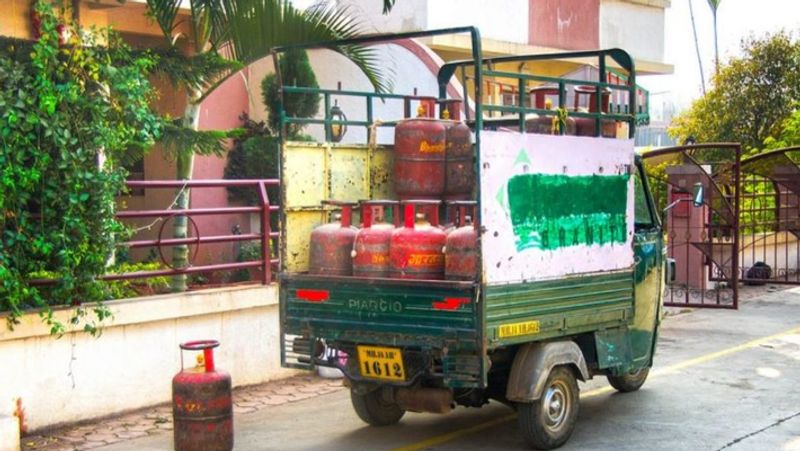 Big blow The price of LPG cylinder is going to be 1000 rupees !Government can end subsidies