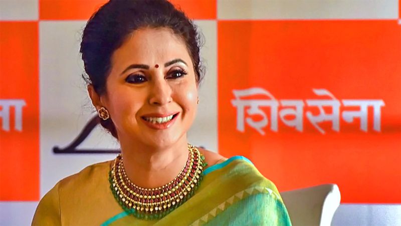 बता दें कि, उर्मिला ने सितंबर 2019 में कांग्रेस पार्टी छोड़ी थी। हाल ही में उन्होंने महाराष्ट्र के मुख्यमंत्री उद्धव ठाकरे के नेतृत्व में शिवसेना ज्वाइन कर ली है।