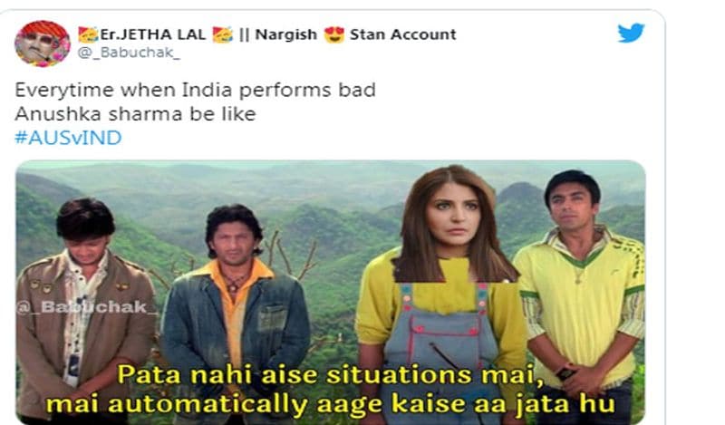 बता दें कि ऑस्ट्रेलिया दौरे पर गई टीम इंडिया में कैप्टेन कोहली सिर्फ पहले टेस्ट मैच तक ही शामिल थे। इस टेस्ट मैच के बाद वो लीव पर हैं और भारत लौट जाएंगे। इसे लेकर भी लोगों ने उन पर काफी तंज कसा था। 