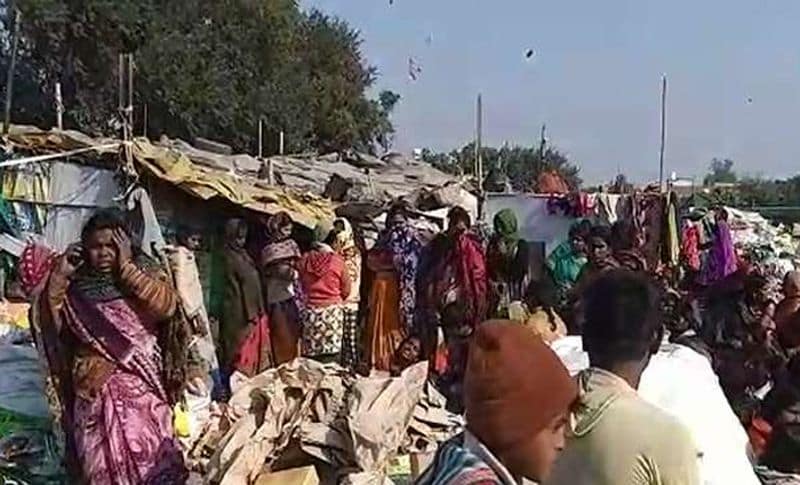 बताया जाता है कि मां ने पहले सुबह बच्चों के लिए छोटे सिलेंडर पर चाय बनाई, उसके बाद खाना बनाया और घर से कुछ दूर सामान लेने के लिए चली गई। जैसे ही वह 10 मिनट बाद लौटी तो सब कुछ जलकर खाक हो चुका था।