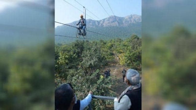 सीएम नीतीश कुमार ने मीडिया से बातचीत करते हुए कहा कि प्रकृति व विरासत के बूते अतीत जानकर युवा आज को बेहतर बनाएंगे। 