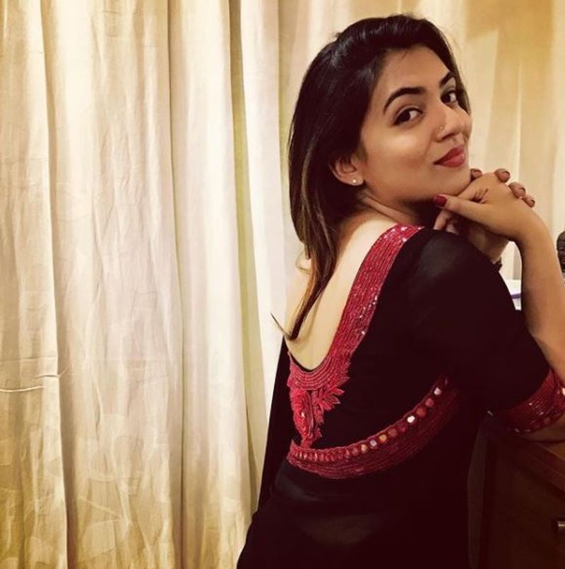 actress nazriya birthday special cute photo gallery