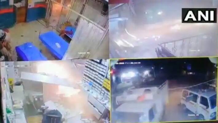 Patients relative plunges truck inside Gurugram hospital ksp Patients relative plunges truck inside Gurugram hospital ksp