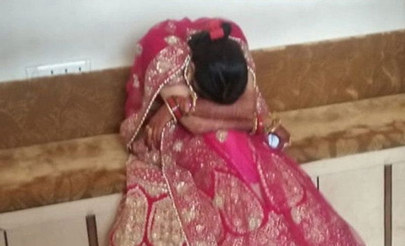 पत्नी और माता-पिता से झूठ बोलकर आए नवीन अपनी दूसरी शादी की तैयारी करने में जुट गया। जब शाम तक वह घर नहीं गया तो पूजा ने फोन किया तो बहाने बनाते हुए कहने लगा कि तुम मायके चले जाना, मैं भोपाल में हूं, यहां जरुरी काम है, इसलिए आ नही पा रहा हूं। पति की बात मानकर वह अपने पिता के घर चली गई।