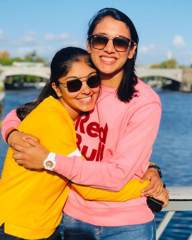 హర్లీన్కి సోషల్ మీడియాలో మంచి ఫాలోయింగ్ ఉంది. అభిమానుల కోసం క్యూట్ అండ్ స్వీట్ ఫోటోలను పోస్టు చేస్తూ ఉంటుంది హర్లీన్...