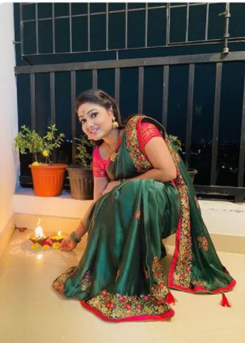 roja serial actress priyanka nalkari saree wear photos