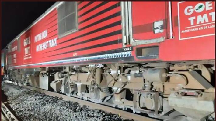 Puri Surat Express train derails after hitting elephant Puri Surat Express train derails after hitting elephant